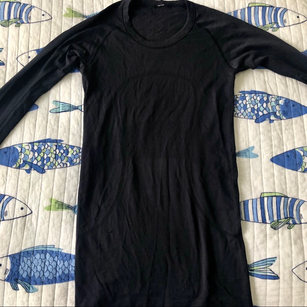 LULULEMON Navy Run Swiftly Long sleeve